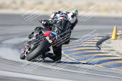 media/Dec-01-2025-Moto Forza (Mon) [[2daa91e15f]]/1-Advanced Group/Session 2 Turn 11 Backside/